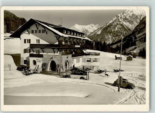 Baad Alpen-Sporthotel Baad mit Hammerspitze Hochgern Schüsser und Zwölferkopf Autos