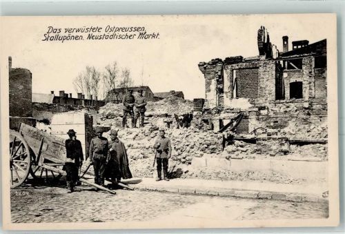 Ebenrode Das verwüstete Ostpreussen Neustädtischer Markt Trümmer Soldaten