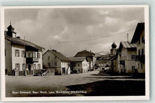 Lam Marktplatz Rathaus Oldtimer
