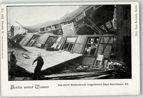 Wedding 1902 das durch Wolkenbruch eingestürzte Haus Gerichtsstaße No. 602