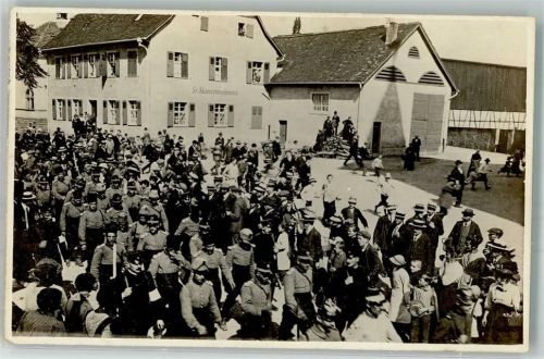 Lörrach 1914 27 Chasseurs Afrika , viele Menschen auf den Straßen