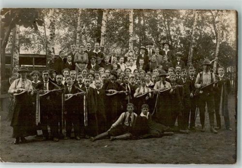 09669 O9262 Frankenberg , Sachs Privatfoto AK Jung Vogelschiessen Ort handschriftlich