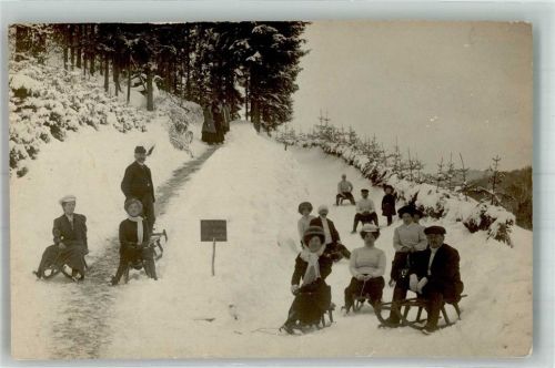 06547 O4713 Stolberg Harz 1914 Gebrauchsspuren Gemischte Gesellschaft bei einer Schlittenfahrt Privatfoto AK Ort lt. Stempel