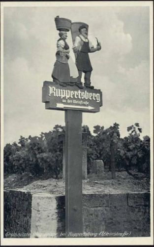 Ruppertsberg, Geschnitzter Wegweiser AKU1