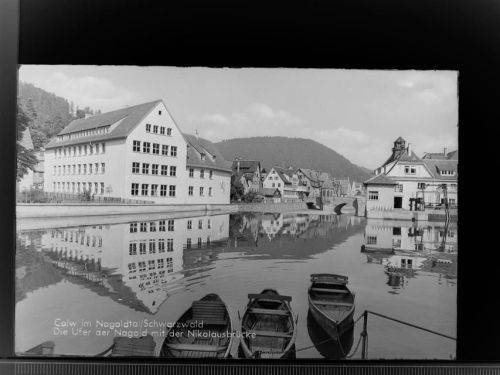 Calw Ufer der Nagold mit der Nikolausbrücke
