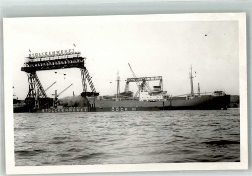Hamburg Frachter im Dock VII vor dem Bockkran der Stülckenwerft