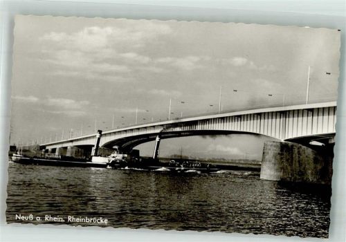 Neuss Rheinschiff Raddampfer unterquert die Rheinbrücke