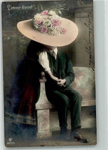 1910 Liebespaar versteckt sich unter breitkrempigem Rosenhut Poesie / Liebe GL & Co. 2241/4