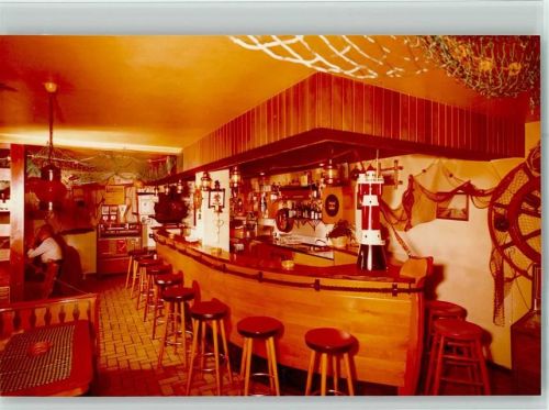 Dümmerlohausen Restaurant Schomacker Innenaufnahme Bar Modell-Leuchtturm