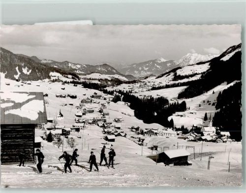 Riezlern Skifahrer