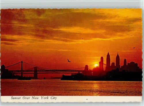 New York City Sonnenuntergang am East River mit Manhattan