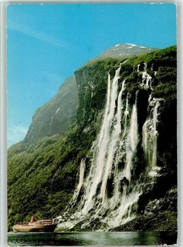 Geiranger Fjord mit Wasserfällen Kreuzfahrtschiff