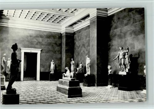 St. Petersburg Leningrad Schloß Newakei Innenaufnahme Statuen