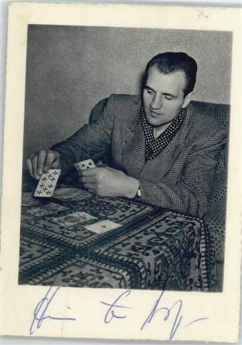 Mann legt die Karten , Foto-Karte