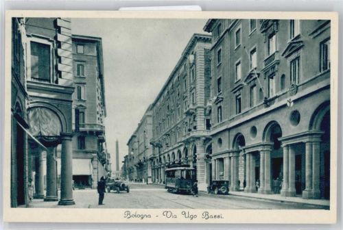 Bologna Via Ugo Bassi, Obelisk, Strassenbahn