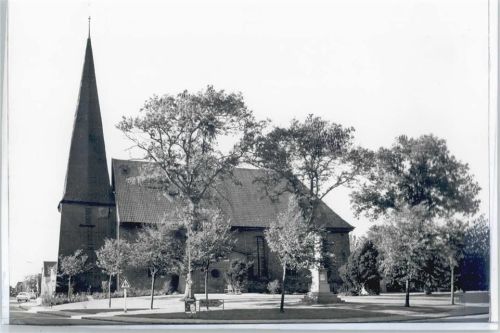Eddelak Foto, Kirche