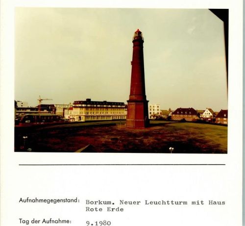 Borkum Neuer Leuchtturm mit Haus Rote Erde