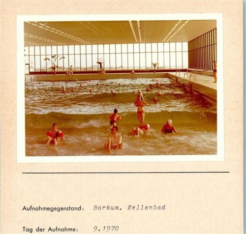 Borkum Wellenbad Innenaufnahme Badekappenpflicht Foto montiert auf Karton