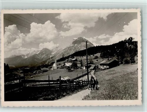 Mösern Ortsansicht mit Hohe Munde