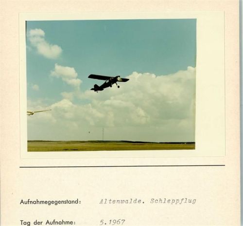 Altenwalde Segelflugplatz Schleppflug Foto montiert auf Karton