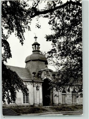 Meuselwitz Orangerie im Park Rückseite mit Abschürfungen bzw Kleberesten