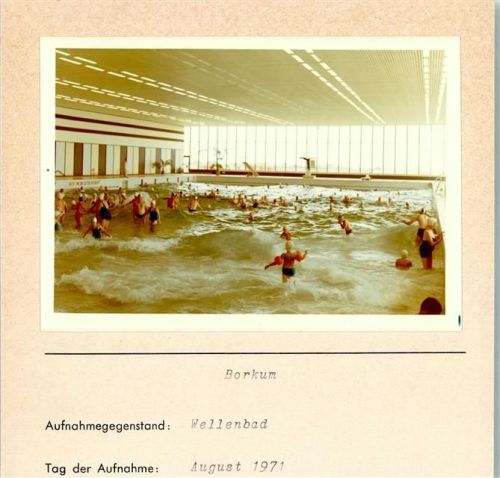 Borkum Wellenbad Innenaufnahme Badekappenpflicht Foto montiert auf Karton