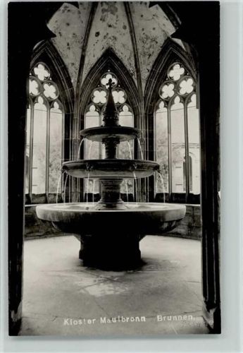 Maulbronn Cisterzienser-Kloster Innenaufnahme Brunnen