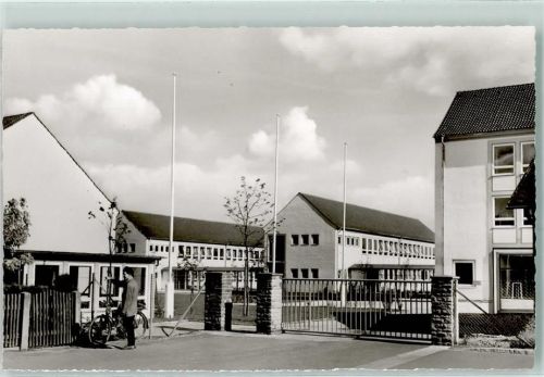 Salzgitter Rückseite mit Abschürfungen und Kleberesten Mittelschule