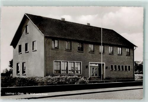 Lastrup Rückseite mit Abschürfungen bzw Kleberesten St Michaels Haus