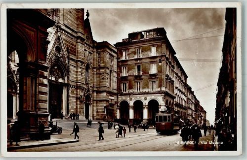 Napoli Via Duomo Straßenbahn Oldtimer