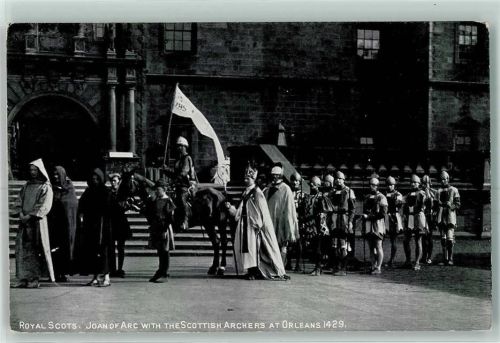 Orleans The Royal Scots Szene von 1429 nachgestellt König Reiter Fahne Uniform