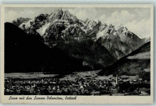 Lienz mit den Dolomiten