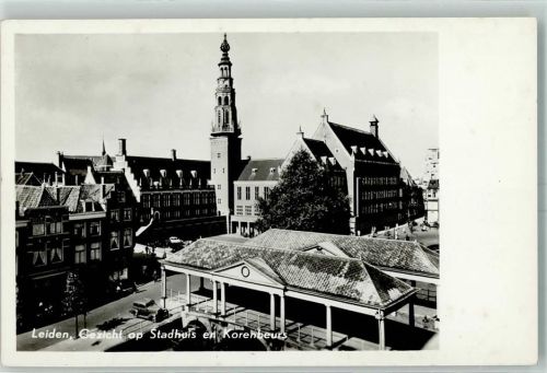 Leiden Blick auf Stadthaus und Korenbeurs Auto