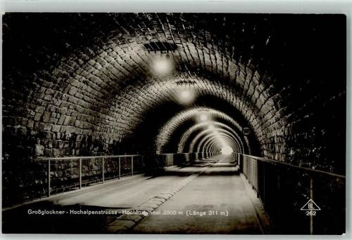 Grossglockner Hochalpenstraße Hochtortunnel Fahrbahn Beleuchtung