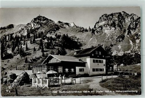 Bodenschneidhaus Hohenspeißenberg Terrasse Sonnenschirm