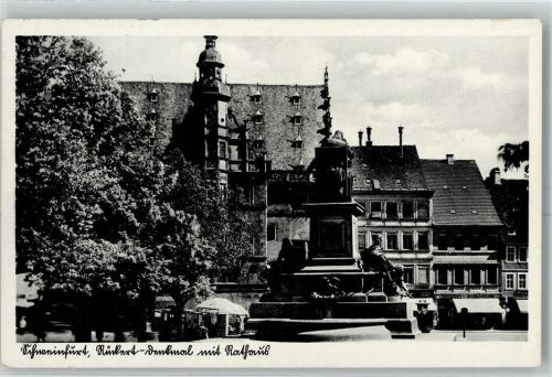 Schweinfurt Rückertdenkmal mit Rathaus