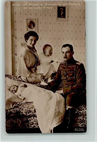 1916 Herzogenpaar mit den beiden Prinzen, gute Erhaltung AK