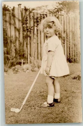 Kind mit einem Golfschläger Golf Privatfoto AK