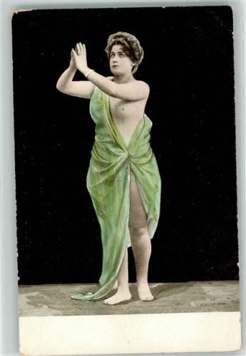 Nude mit Stoff bedeckt AK FKK 1900