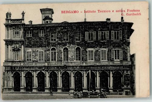 Bergamo Instituto Tecnico e antica Fontana G. Garibaldi