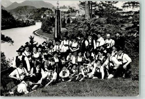 Füssen Gebirgstrachtenerhaltungsverein ALMRAUSCH Gruppenbild in Tracht
