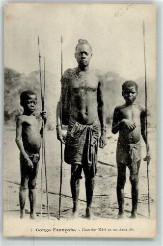 Schwarzafrikaner und seine Kinder