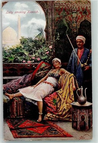 Lady smoking Kascish Arabien