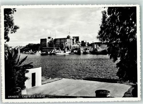 Brindisi Castello Svevo Schiffe