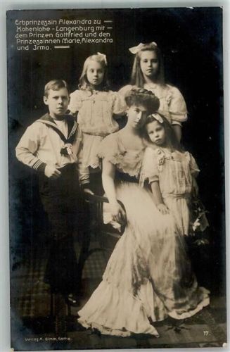 1911 Erbprinzessin Alexandra zu Hohenlohe mit Familie