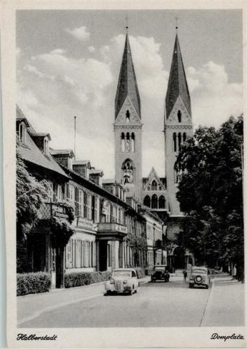 Halberstadt Domplatz Autos