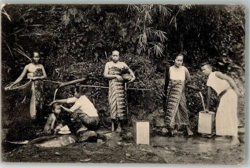 Jakarta Tracht Wasserträger