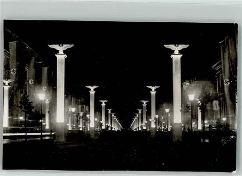 Berlin Mitte Unter den Linden Festbeleuchtung Festschmuck