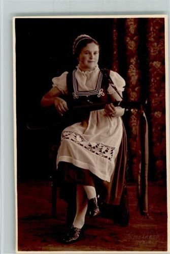 Trachten - Mädchen mit einer Gitarre ca 1926 Fotokarte