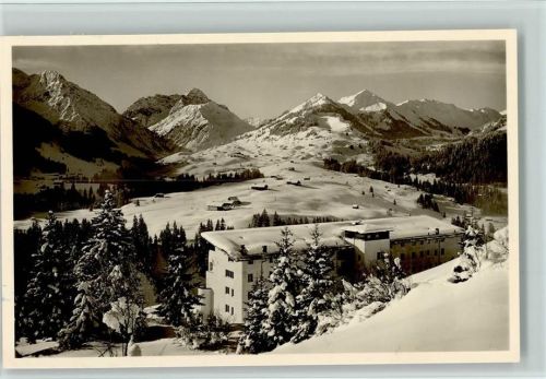 6991 Riezlern , Kleinwalsertal - Hochgebirgsklinik Dr. Backer im Winter 1951 Foto AK